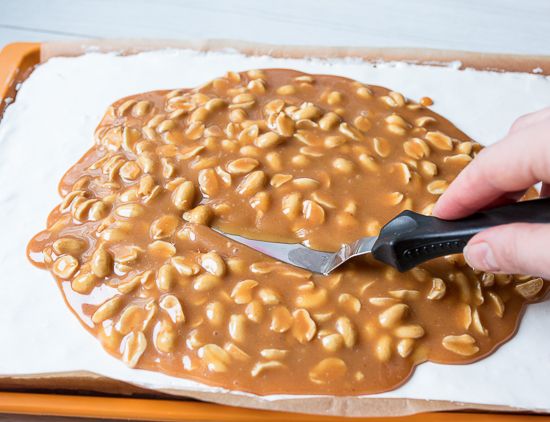 Spread the caramel layer