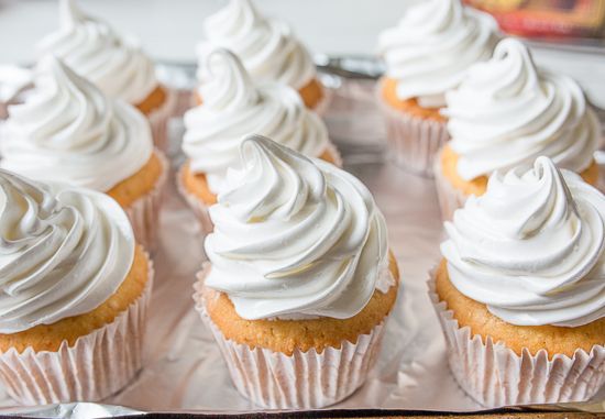 Pipe the meringue
