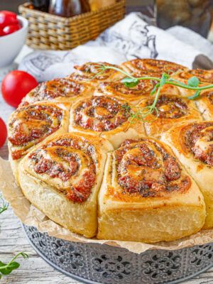 Pesto & Mozzarella Swirl Rolls