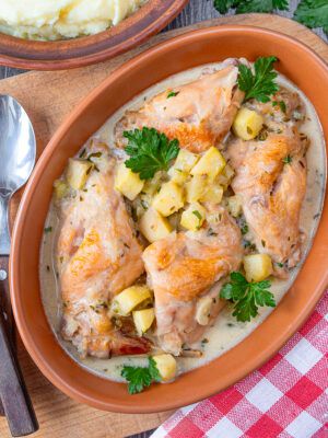 Braised Rabbit in Wine Sauce with Apples