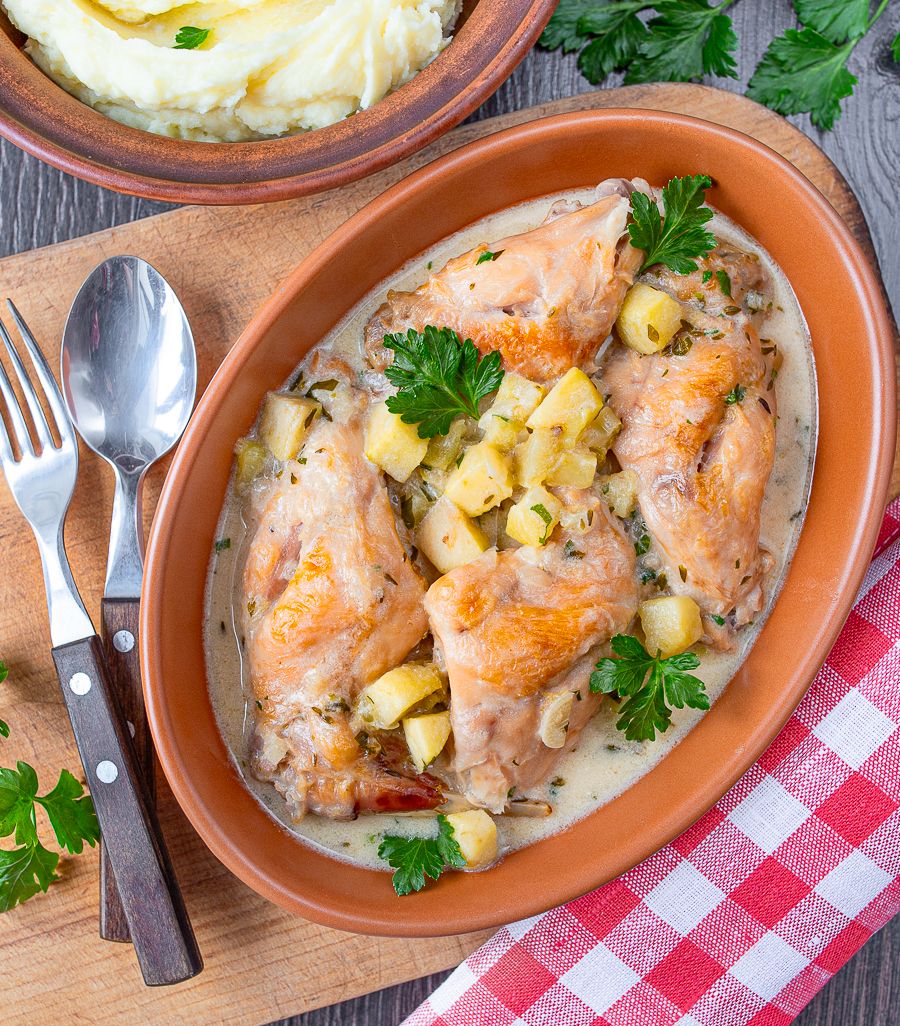 Braised Rabbit in Wine Sauce with Apples