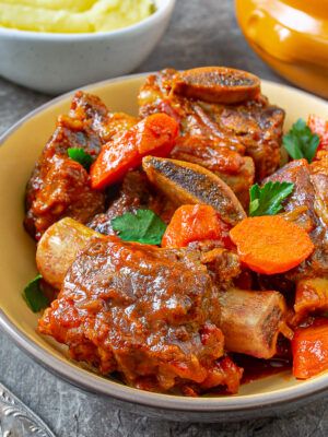 Braised Beef Ribs in Tomato Sauce