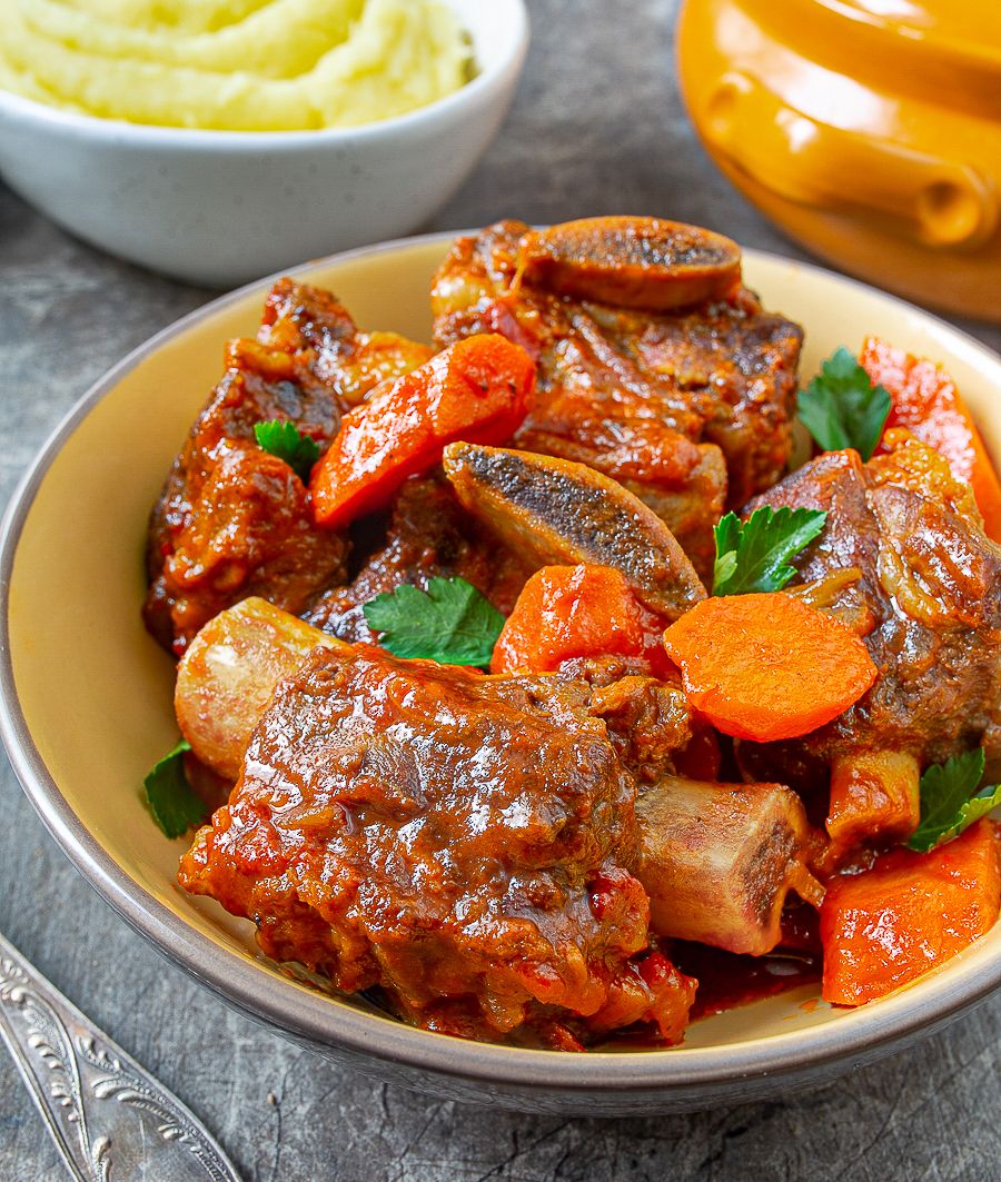 Braised Beef Ribs in Tomato Sauce