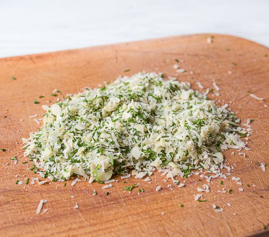 Cheese with almonds and dill