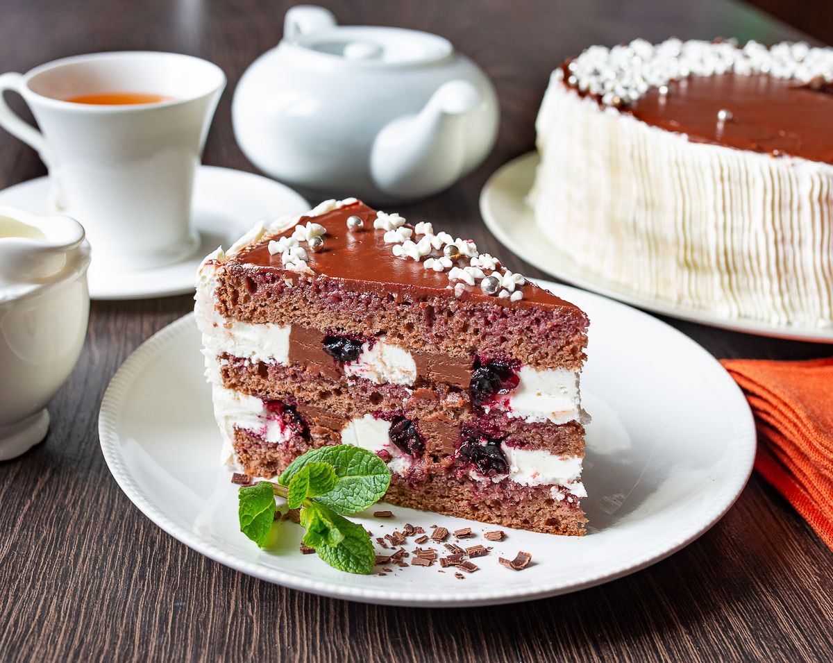 Blackcurrant & Chocolate Layer Cake