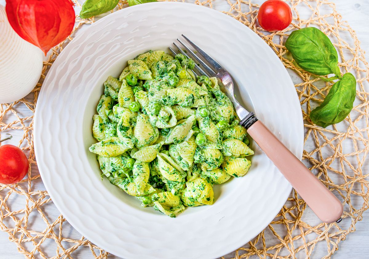 Creamy Green Pasta with Spinach and Peas