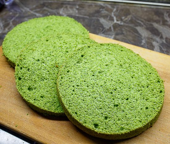 Cut the sponge