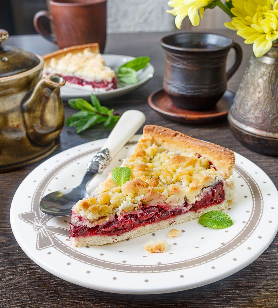 Crunchy Streusel Cherry Pie