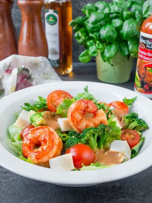 Spicy Shrimp Salad with Peanut Dressing