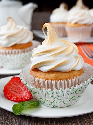 Lemon Cupcakes with Swiss Meringue
