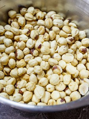 How to Skin a Hazelnuts. Cooking Instructions